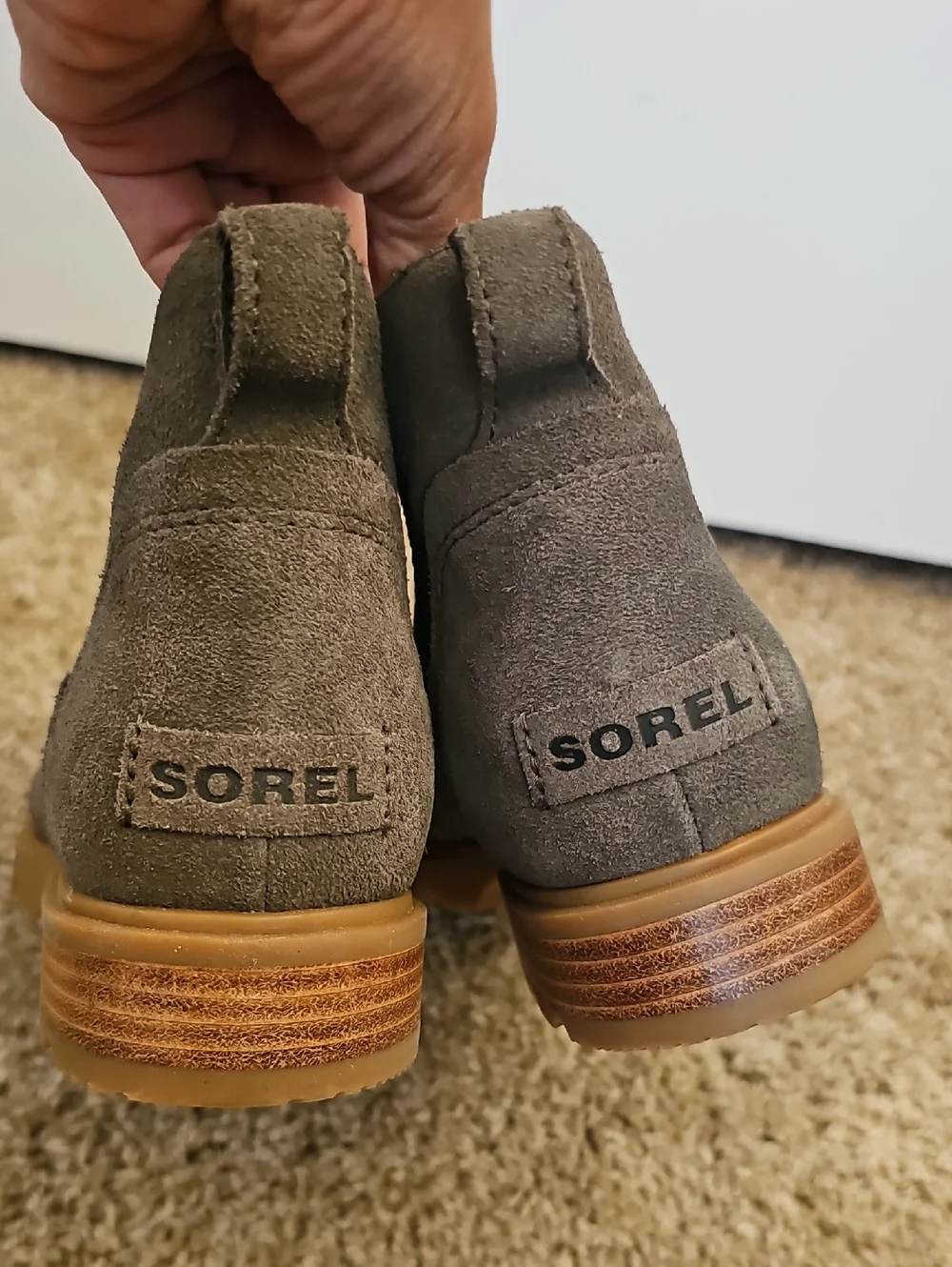 [LIKE NEW] SOREL Emelie III Chelsea Ankle Boots in Tan Waterproof Suede